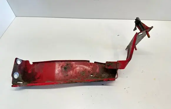 Audi A4 S4 B8 8K Fender mounting bracket 8K0821136B
