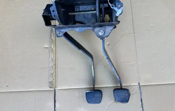 Nissan Patrol 260 Pedal assembly 46540-C9510 46520-C6060 46510-C9500