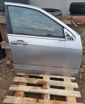 Cadillac SRX Front door