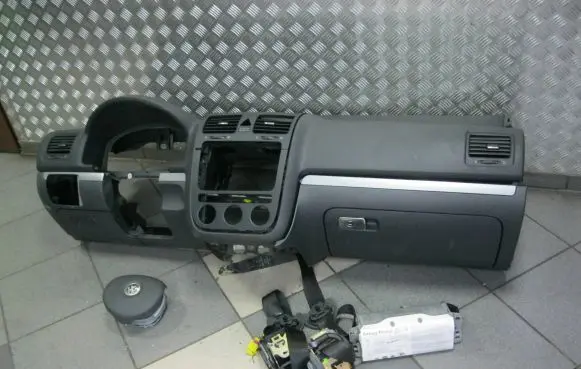Volkswagen Golf V Dashboard