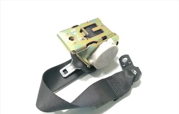 BMW X3 E83 Rear seatbelt 33031970