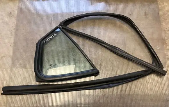 KIA Optima Rear vent window glass 43R000381