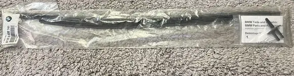 Windshield/front glass wiper blade