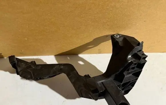 Audi Q8 Headlight/headlamp mounting bracket 4M0805608C