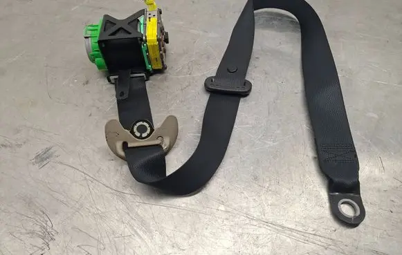 Toyota Auris 150 Front seatbelt 7322002120