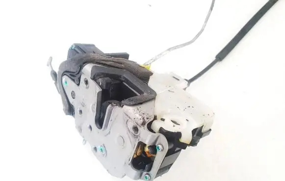Opel Insignia A Front door lock 1350380
