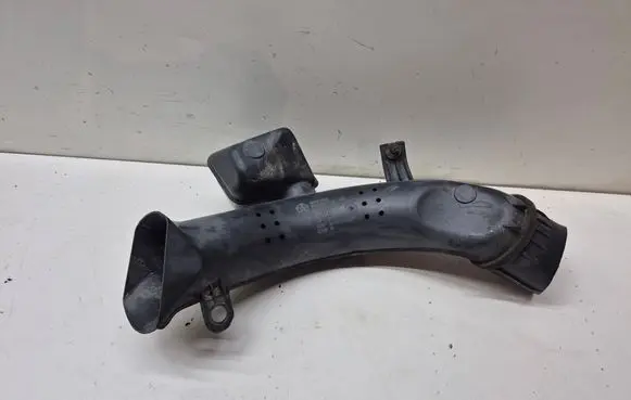 Chrysler Town & Country V Air intake duct part 511368 04861736