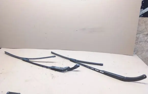 Audi A6 S6 C6 4F Front wiper blade arm 4F1955409 4F1955410