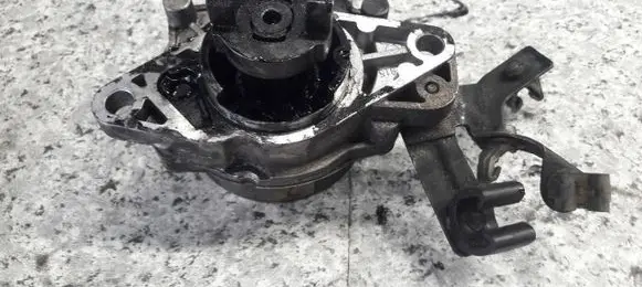 Opel Corsa C Vacuum pump 73501358