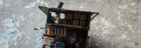 Opel Vivaro Fuse box set 8200289541