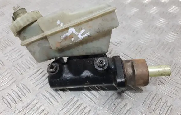 Volkswagen Transporter - Caravelle T4 Master brake cylinder 701611303