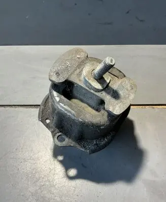 BMW X5 E70 Engine mount bracket P677381701 16004212