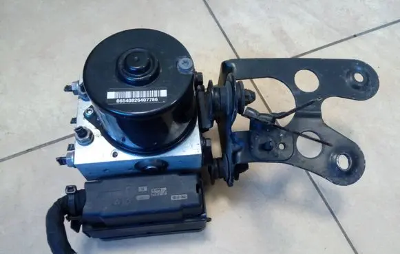 Volkswagen Golf VI ABS Pump 1K0907379AC 1K0614517AE NE56182