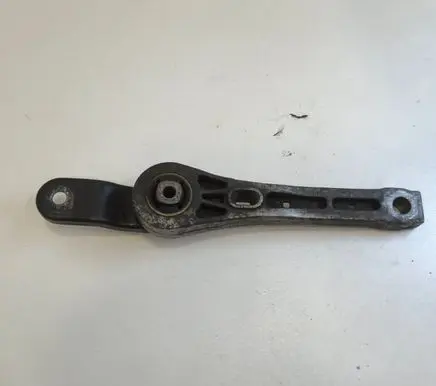 Volkswagen PASSAT B7 Engine mount bracket 3C0199855