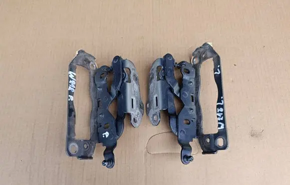 Mercedes-Benz CLS C218 X218 Engine bonnet/hood hinges A2048800728