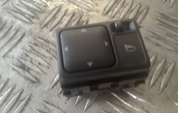 Nissan X-Trail T30 Wing mirror switch