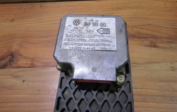 Volkswagen Golf III Airbag control unit/module 6N0909603 5WK4137