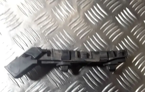 Honda CR-V Fender mounting bracket
