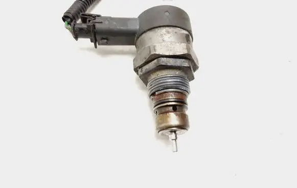 Volvo XC90 Fuel pressure regulator 30777576 24877918 0281002712