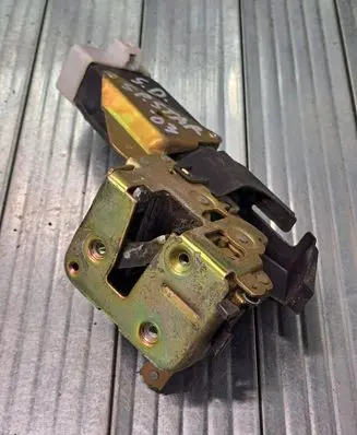 Mitsubishi Space Star Rear door lock