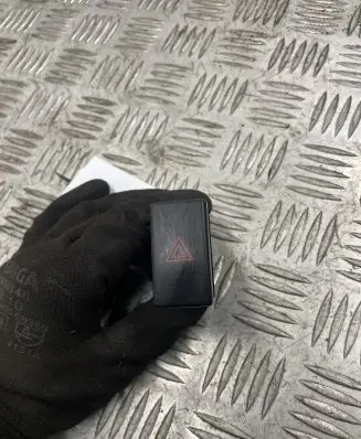 Toyota Avensis T250 Hazard light switch 157963