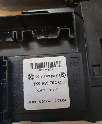 Volkswagen Caddy Front door window regulator motor 1K0959792C 05074631