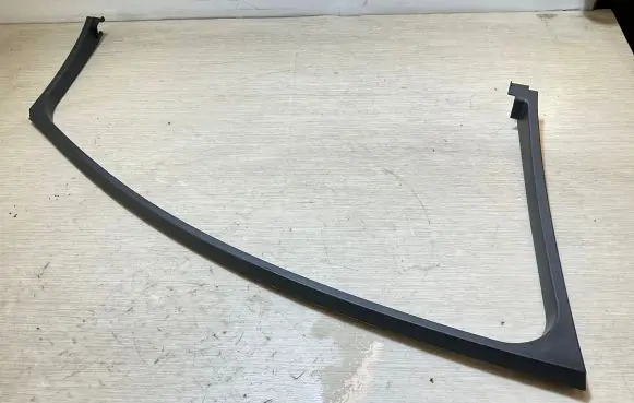 Nissan Leaf II (ZE1) Other front door trim element