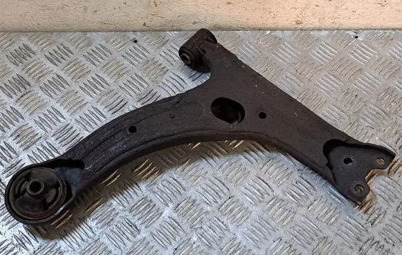 Toyota Avensis T250 Front control arm 4806905070
