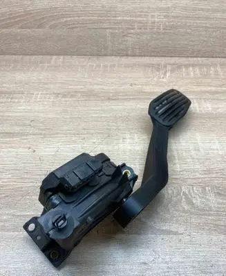 Volvo S60 Accelerator throttle pedal 30636006 6PV00853703