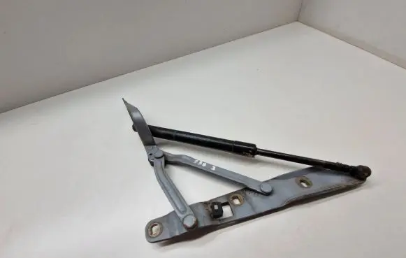 BMW 5 E39 Tailgate/trunk/boot hinge