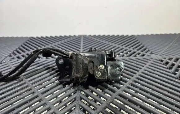 Toyota Auris E180 Loading door lock 