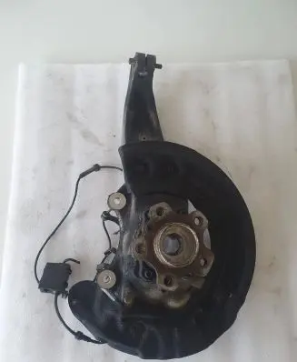 BMW 5 G30 G31 Front wheel hub 6884386