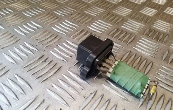 Volkswagen Up Heater blower motor/fan resistor 0011594802