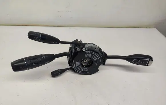 Wiper turn signal indicator stalk/switch