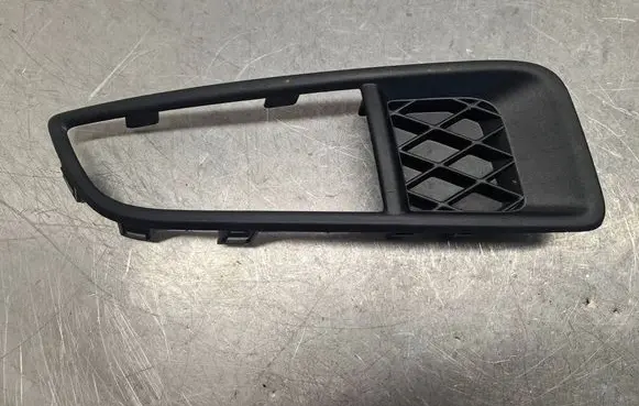 Ford Focus Front bumper lower grill 3M7119952B