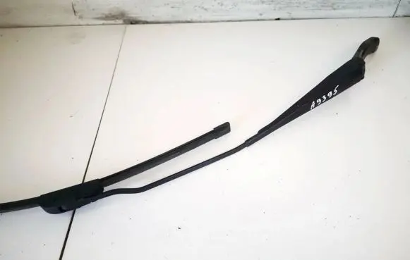 Ford Mondeo Mk III Front wiper blade arm 1s7117526cc