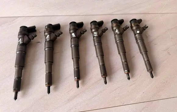 BMW 5 E60 E61 Fuel injectors set 7793836