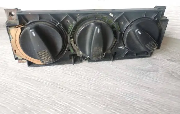 Volkswagen PASSAT B4 Climate control unit 3A0819045C 3A0820045A