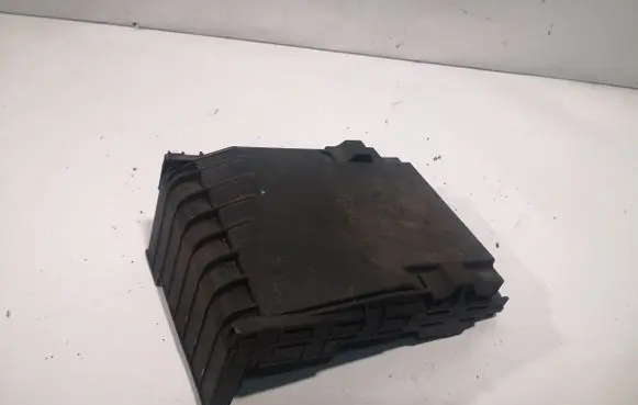 Volkswagen Golf Plus Fuse box cover 1K0937132F 1K0937132G