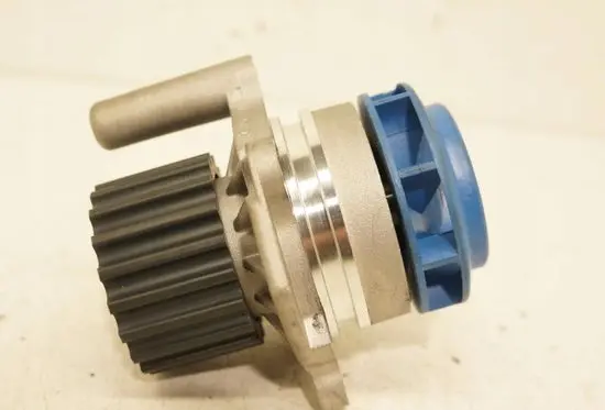 Volkswagen Golf V Water pump VKPC