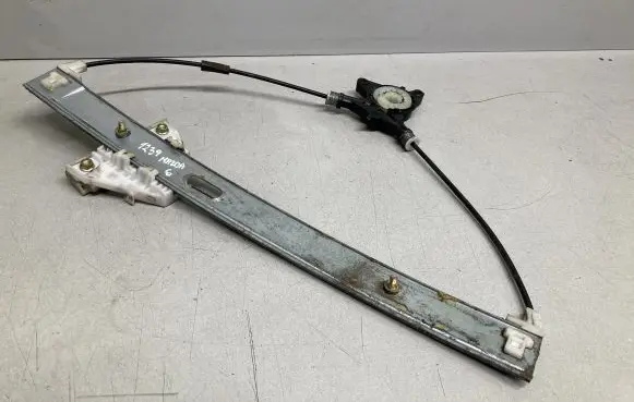 Mazda 6 Front window lifting mechanism without motor