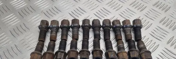 Volkswagen PASSAT B6 Nuts/bolts 