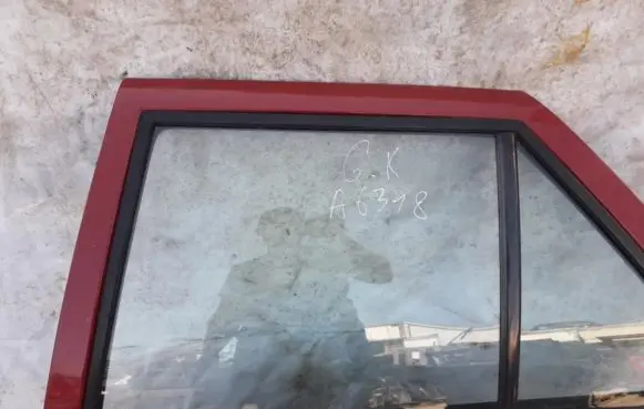 Rear door window glass
