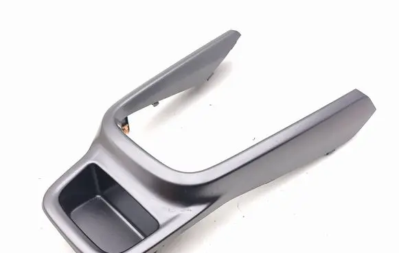 Suzuki Vitara (LY) Gear shifter surround trim plastic 7581154p2