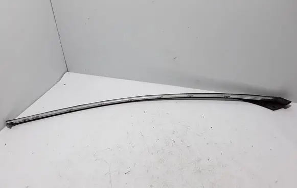 Volvo V70 Front door glass trim molding 31301875