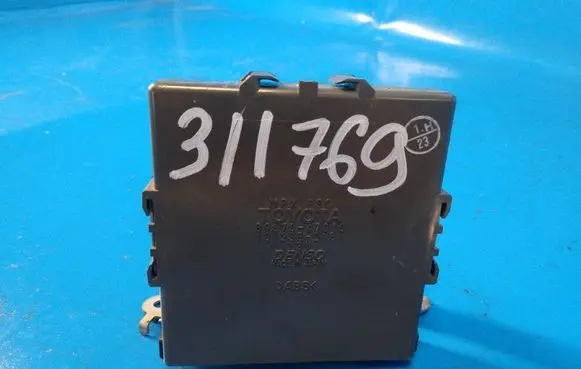 Toyota Prius (XW20) Central body control module 8967047010