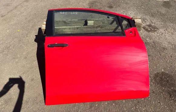 Toyota Yaris Front door