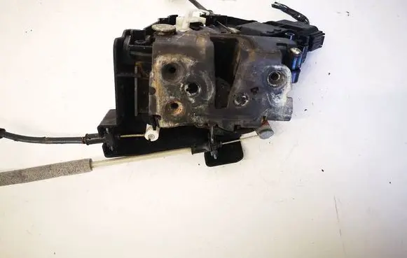 Volvo XC60 Front door lock 30799308
