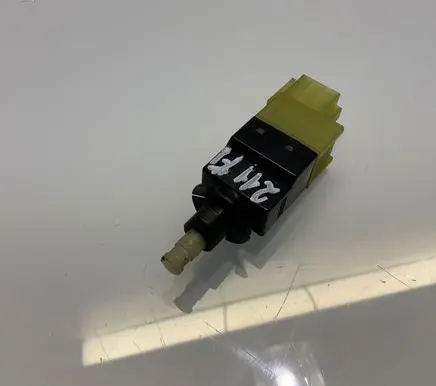 Mercedes-Benz E W211 Brake pedal sensor switch A0015456709 0015456709