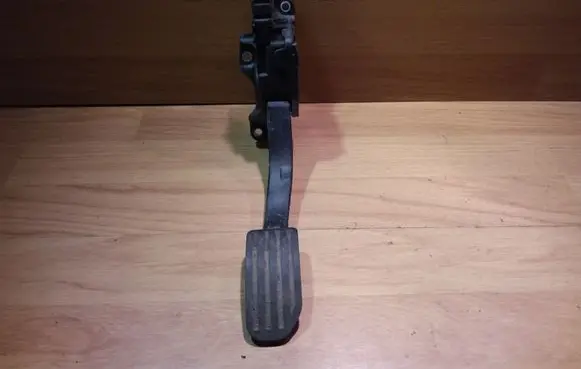Volvo V70 Accelerator throttle pedal 6PV00922001 6G929F836BC